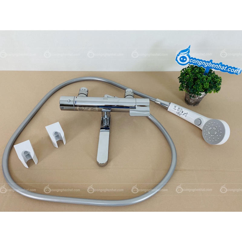 Sen tắm Toto TBV03402J Tay sen có nút bấm ngắt nước tiện lợi - Hàng nội địa Nhật - Hàng mới 100%