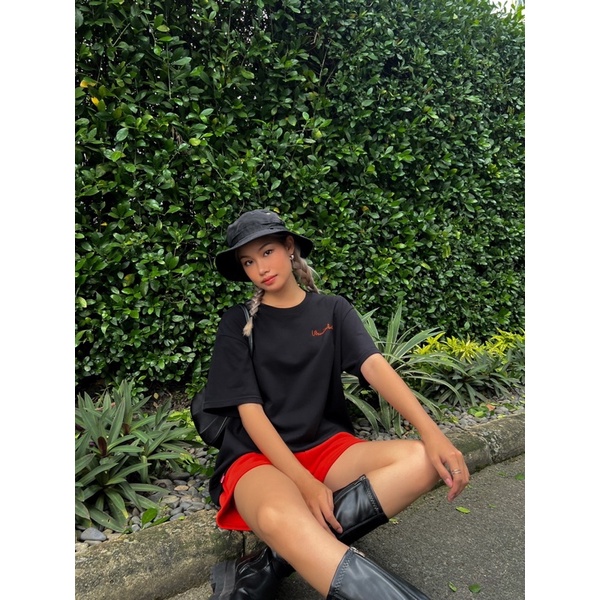 Áo thun oversize thêu Wanderlust đen