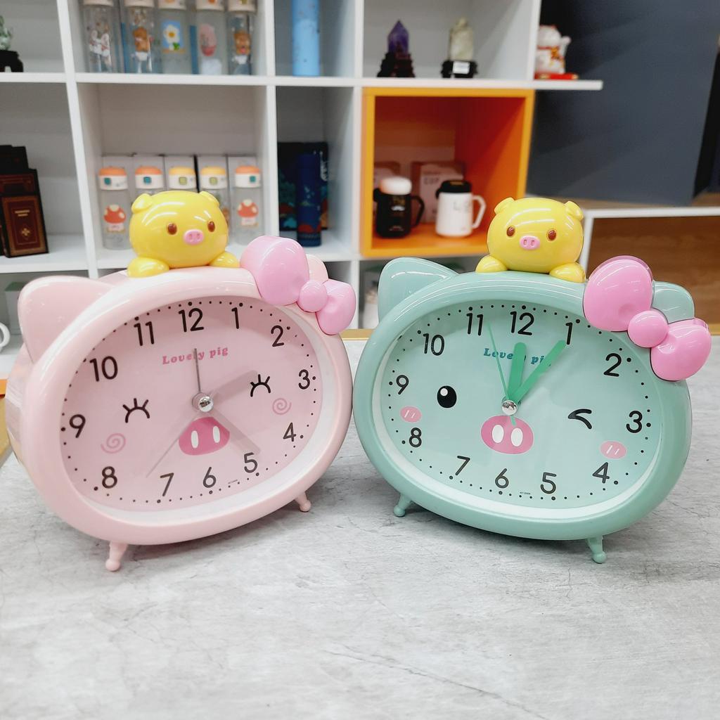 Đồng Hồ Để Bàn Mặt Tròn Hình Heo Dễ Thương 
