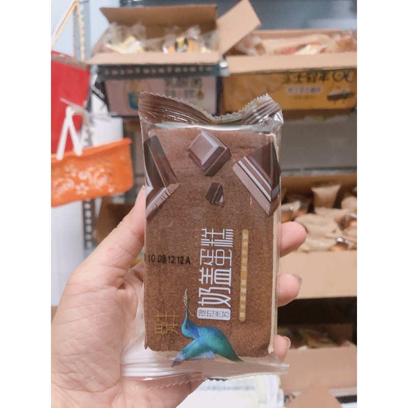 Bánh bông lan én nhân socola 1 cái