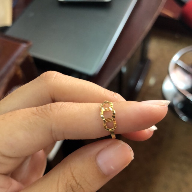 Nhẫn vàng xi của bé gái