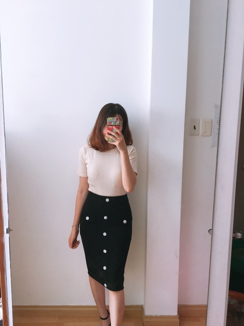 Chân váy nút công sở xẻ sau