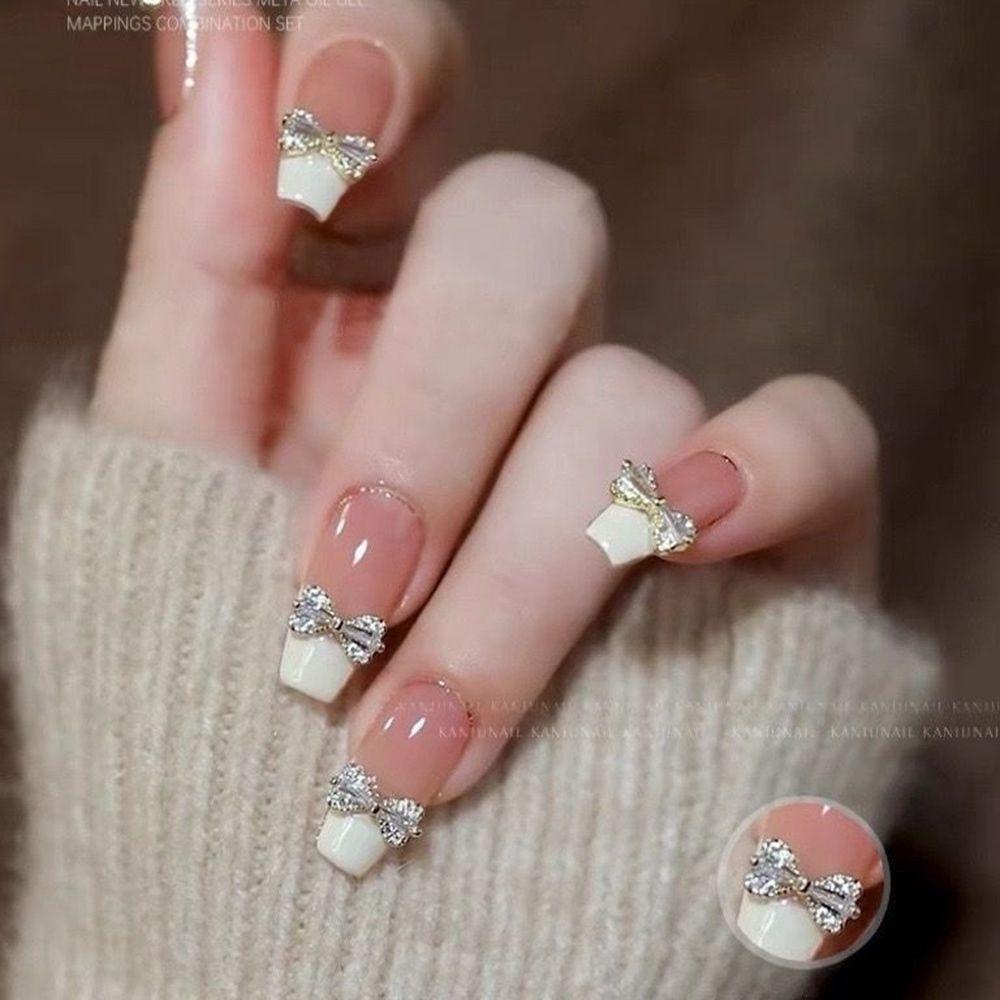 Hộp 24 Móng Tay Giả Che Phủ Toàn Diện Họa Tiết Bướm