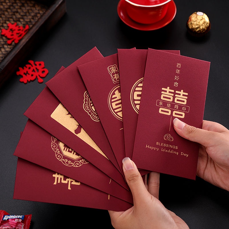 Phong bì đỏ đóng kín được phong cách dân tộc độc đáo sáng tạo dành cho đám cưới kỷ niệm