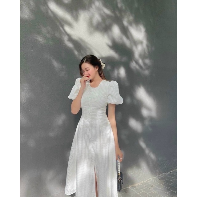 Đầm trắng xốp ô nút bọc