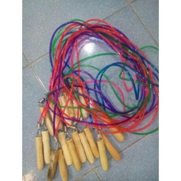 1 chiếc dây nhảy có lò xo