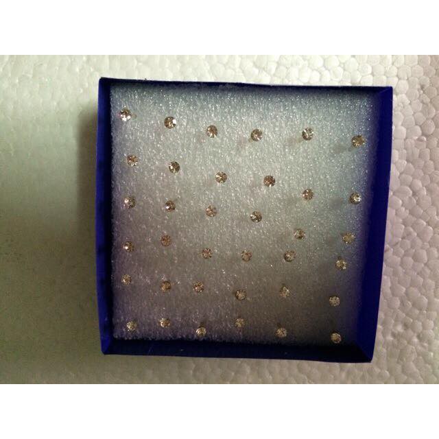 Sỉ 1 hộp khuyên tai nụ