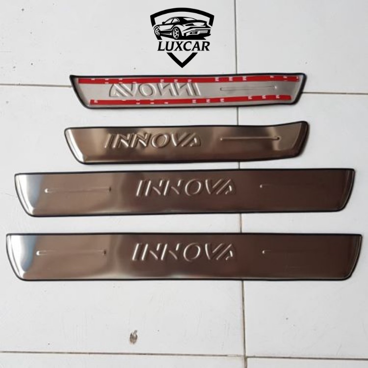 Ốp bậc cửa xe TOYOTA INNOVA 17-20 | LUXCAR chất liệu INOX-TITAN cao cấp