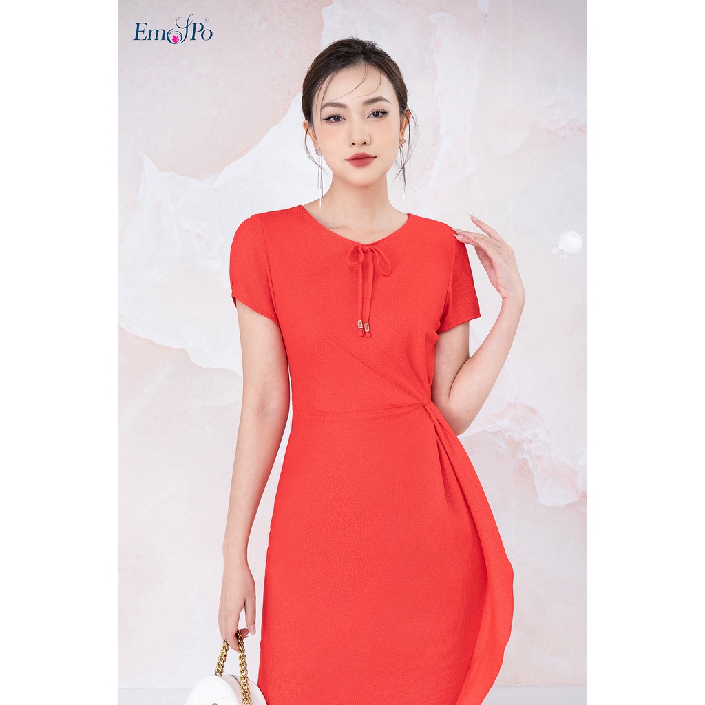 Đầm ôm rúm ly eo Emspo đính nơ cổ, bèo dọc chân váy DS3630