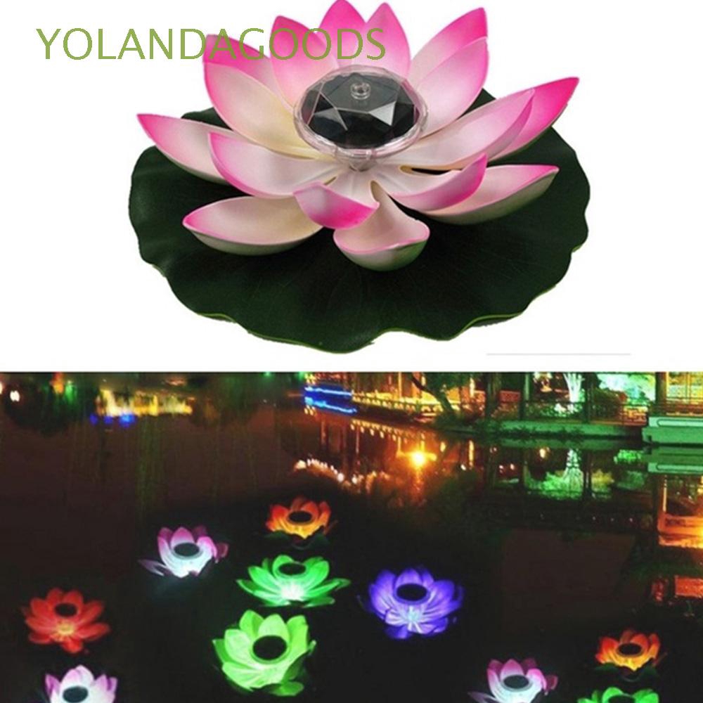 Đèn hoa sen trang trí ao hồ sử dụng năng lượng mặt trời