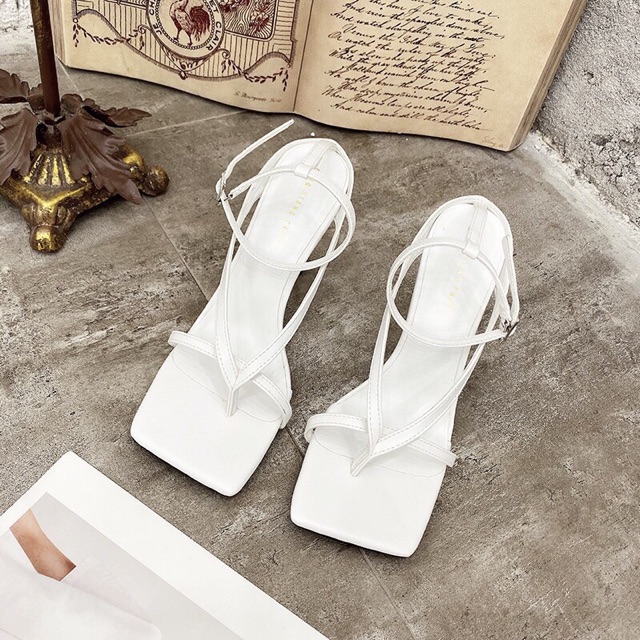 Sandal kẹp ngón mũi vuông