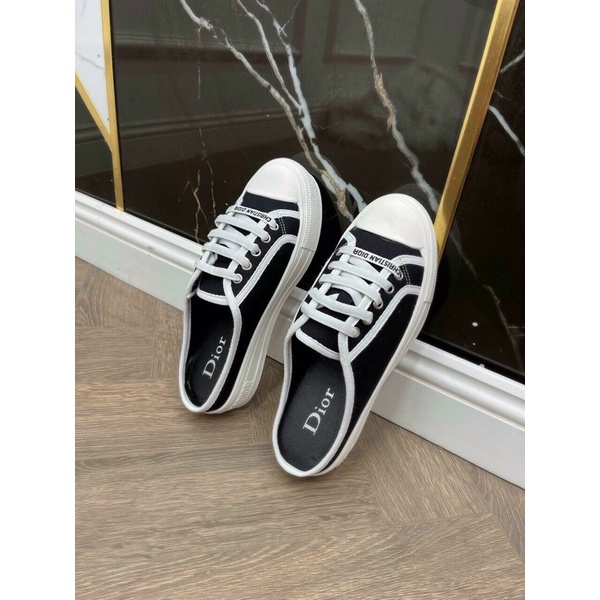 Giày sục mẫu mới siêu hót | BigBuy360 - bigbuy360.vn