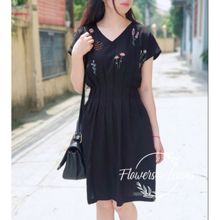 Váy linen xếp ly eo thêu hoa rơi