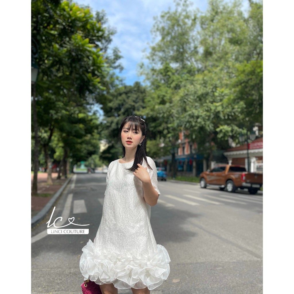 Váy grazia dress trắng dáng suông phối organza nhún đuôi váy nhẹ nhàng.