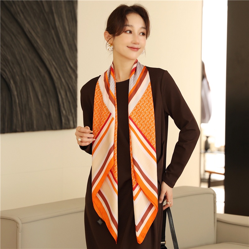 Khăn Choàng Cổ Vuông Bằng Lụa In Họa Tiết 100x110cm (43inch) WJ1014-131