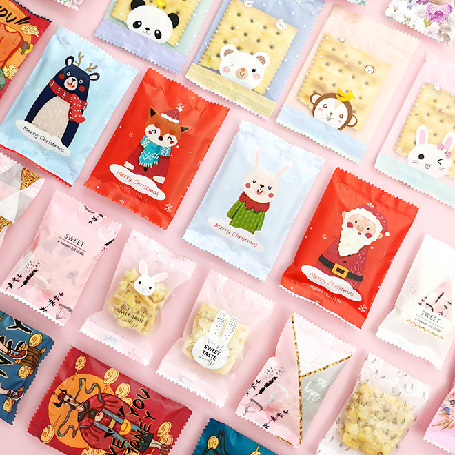 Túi giấy đựng bánh kẹo làm quà tặng phong cách Giáng sinh 2021