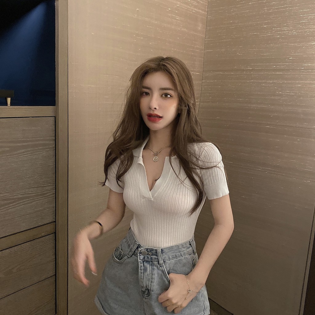 Áo croptop dệt kim tay ngắn thiết kế cổ chữ V khoét sâu gợi cảm