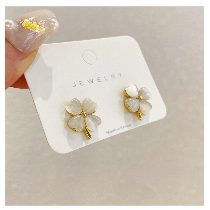 Bông Tai Hình Hoa Bốn Lá Xinh Xắn Dễ Phối Đồ