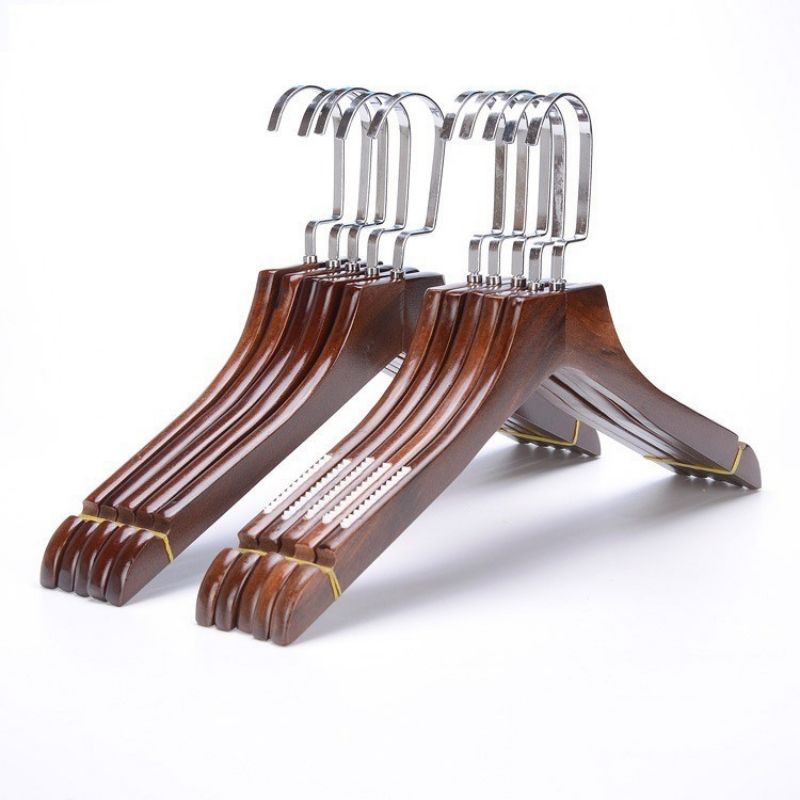 móc treo quần áo bằng gỗ, cổ bằng,vai đệm nhựa,màu nâu.ngang vai 38cm,đầu móc xoay,phụ kiện shop