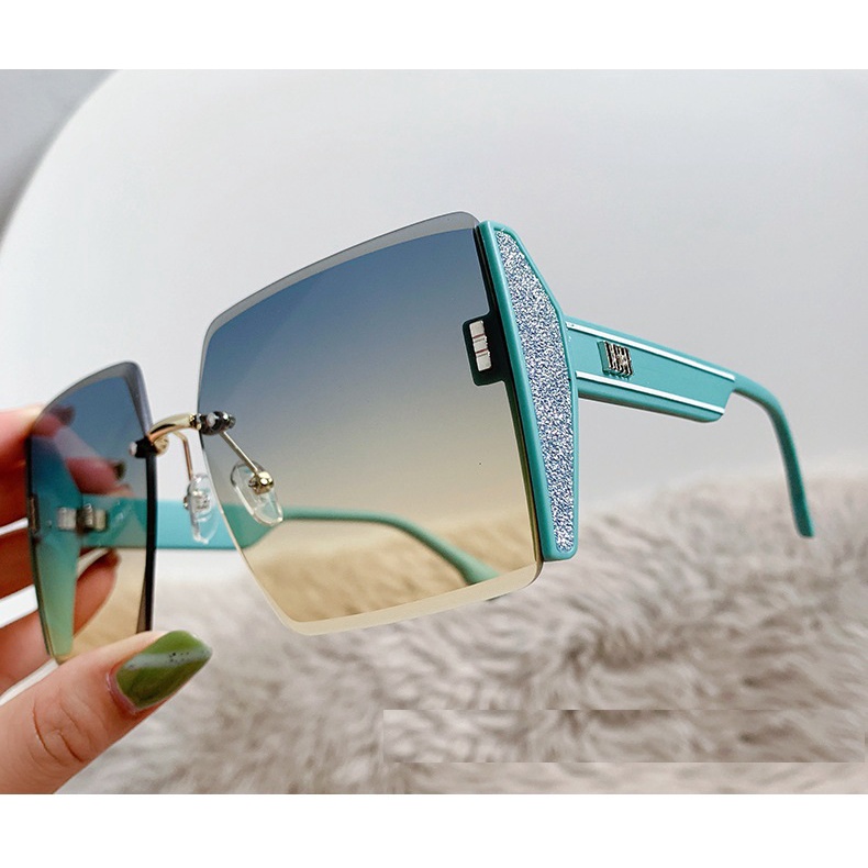 (Tặng hộp + Khăn lau) Kính mát nữ cao cấp phong cách Hàn Quốc, chống tia UV400 - KM74