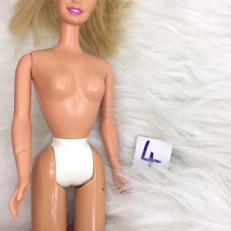 BB4- BÚP BÊ BARBIE ,VINTAGE,DA NÂU ĐEN XINH