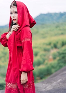 Váy boho đỏ kèm khăn đội