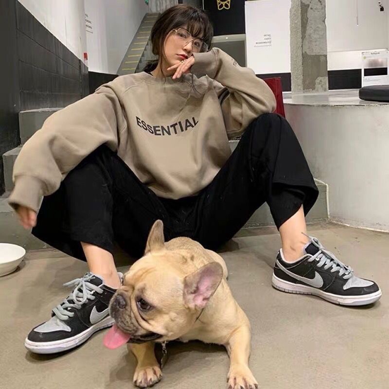 Áo Sweater ESSENTIAL Nam Nữ Unisex Màu Nâu Nhạt Cổ Tròn Dài Tay Chất Nỉ Bông Dày Dặn Hàng Quảng Châu Phom Rộng Năng Động | BigBuy360 - bigbuy360.vn