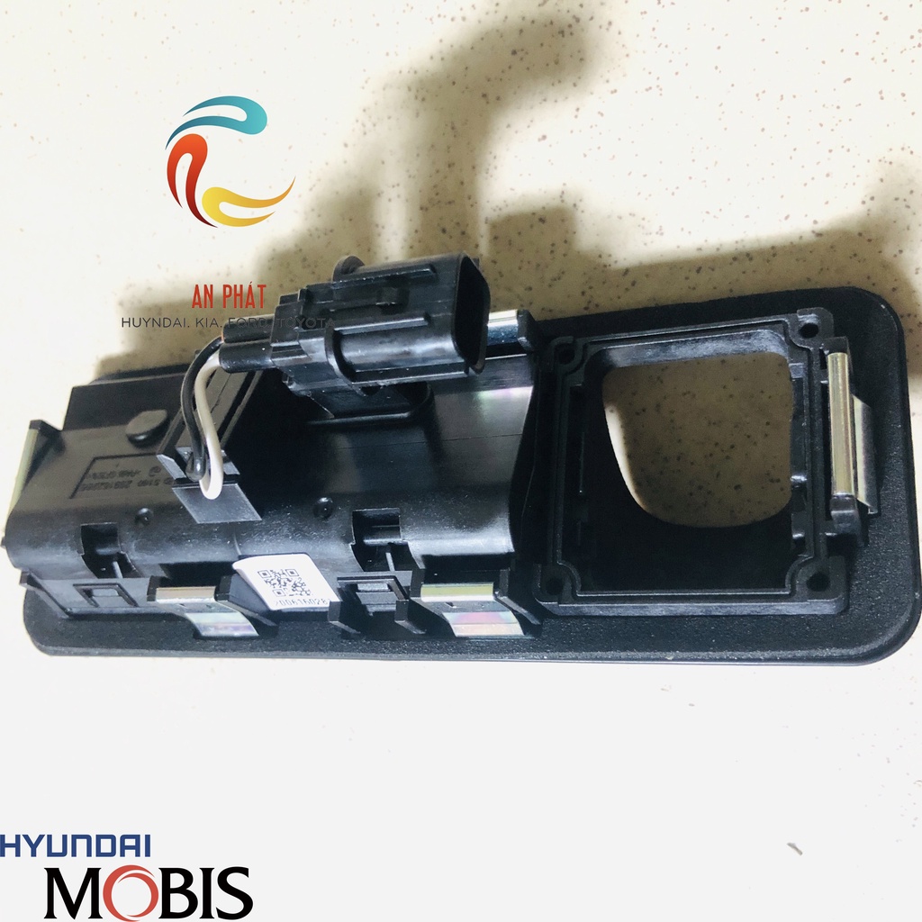Công Tắc Nút Bấm Mở Cốp HYUNDAI ELANTRA 81260F2010 chính hãng HUYNDAI MOBIS HÀN QUỐC