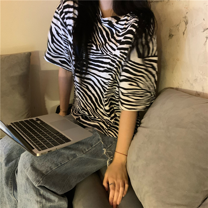 Áo thun nữ SUXI ngắn tay họa tiết ngựa vằn thời trang