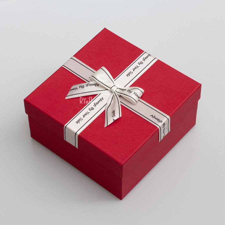 Hộp quà vuông đính nơ, hộp quà tặng sinh nhật, hộp quà tặng 8/3, Valentine (17.5x17.5x9cm)