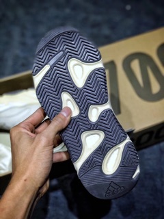 (44x1)Giày sneaker yeezy boost700"analog"