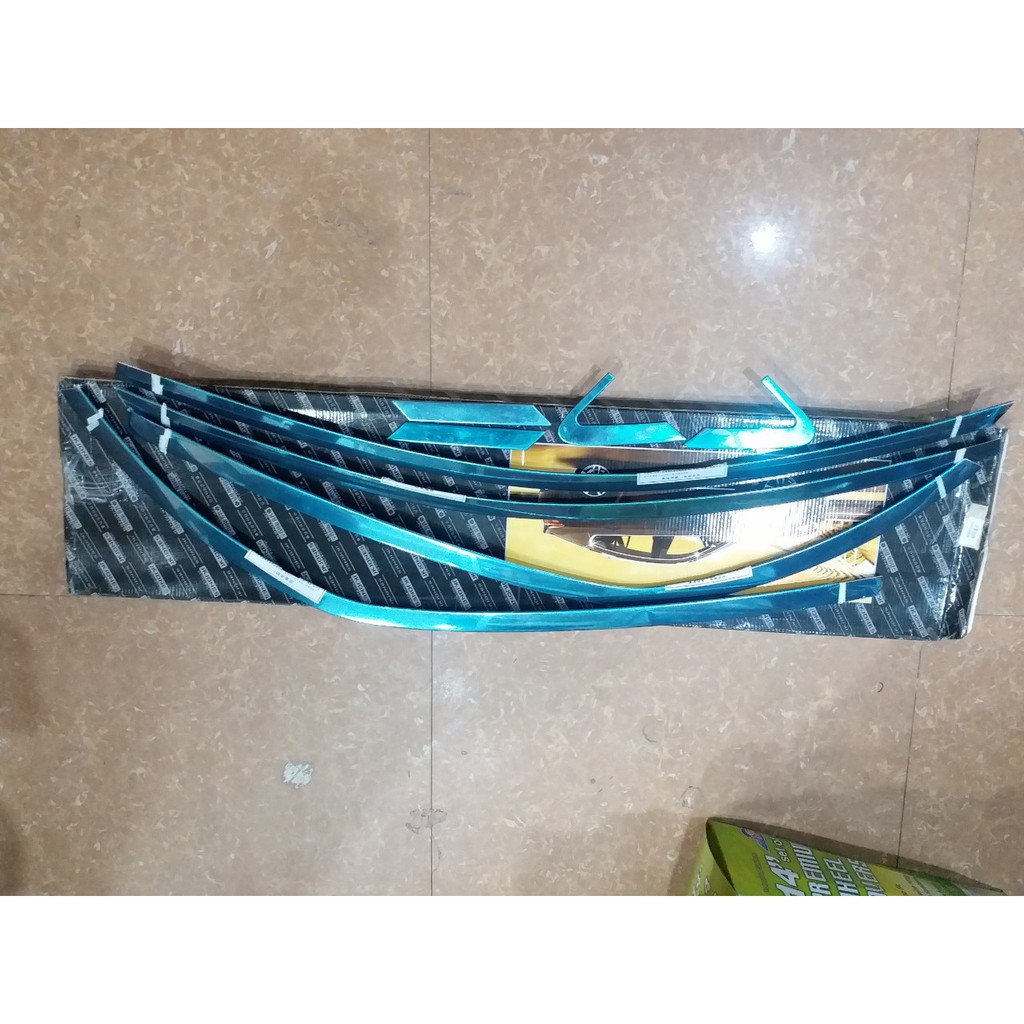 Bộ Ốp nẹp viền cong kính xe Toyota Altis các form 2008-2013