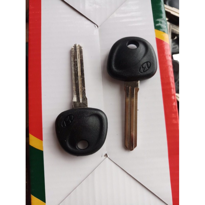 Phôi chìa khoá xe HUYNDAI rảnh trái loại không vai ( combo 2 chìa )