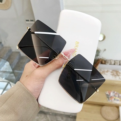 Kính râm thiết kế sang trọng hợp thời trang dành cho nam và nữ