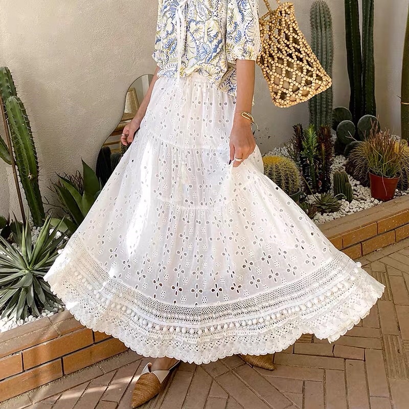 Chân váy thêu boho nữ trắng cạp cao