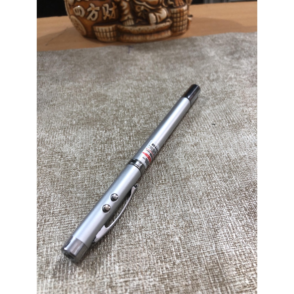 Bút Chỉ máy chiếu ĐA NĂNG Slide 3 trong 1- Chỉ laser, Đèn Pin,Thước.Ánh sáng rõ nét tiện dụng ,sử dụng pin cúc