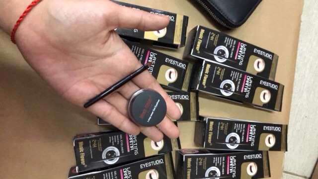 Set gel kẻ mắt 24h chống nước kèm cọ date 2021 | BigBuy360 - bigbuy360.vn