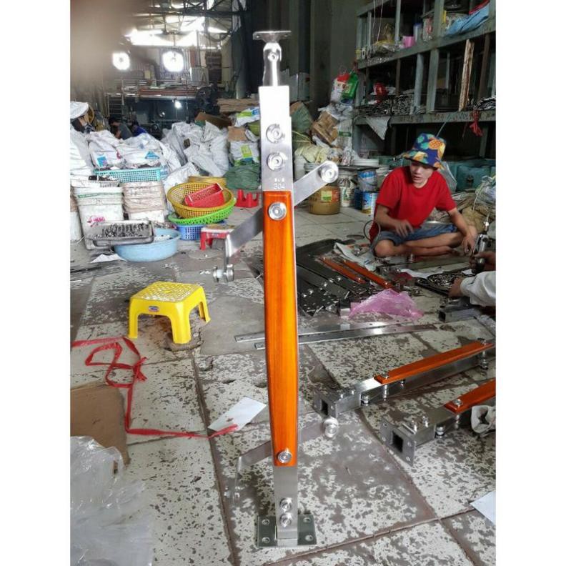 Trụ cầu thang kính inox chuẩn 304