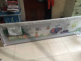 Chắn giường thanh trượt.