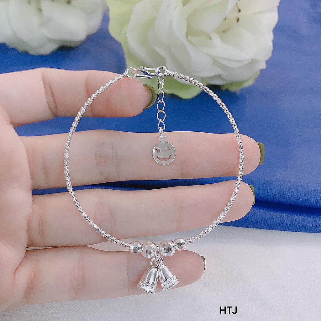 free ship vòng tay nữ cứng xoắn treo chuông bạc ta