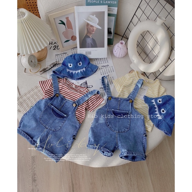 Set yếm jeans kèm áo thun sọc và mũ cho bé