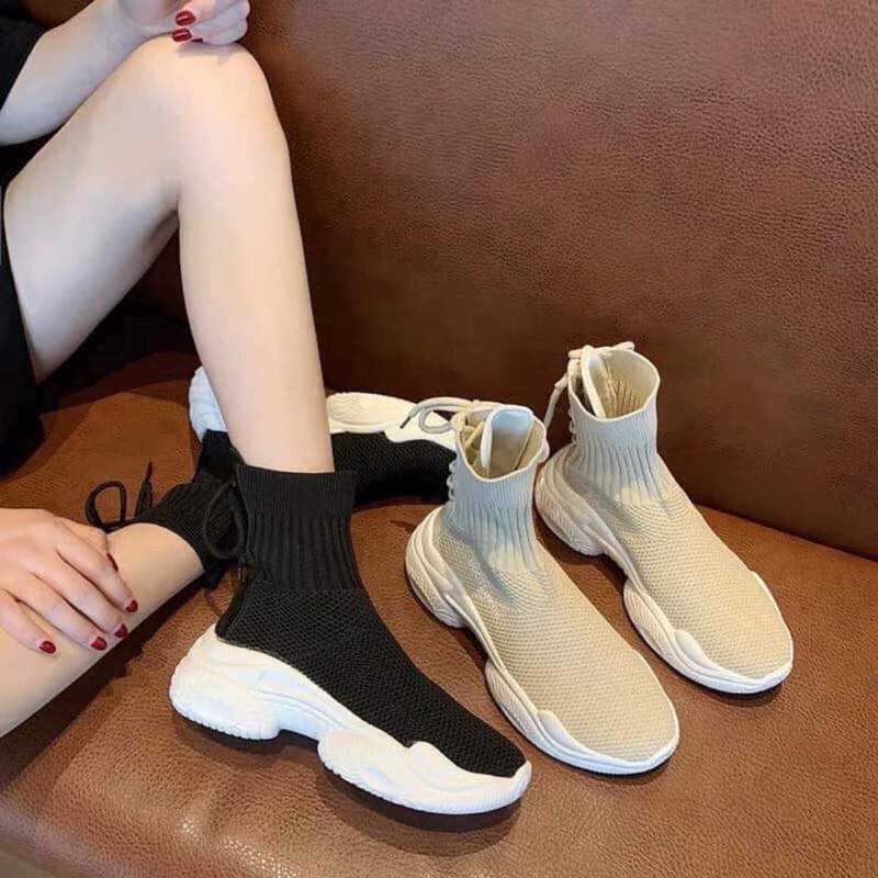Giày cao cổ sz36. Pas 200k. Màu ĐEN.
