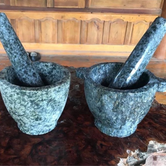 Cối Đá Cuội Tự Nhiên Tây Bắc, Chày Đá Xanh Tự Nhiên Đánh Bóng Đường Kính 15cm, Vật Dụng Không Thể Thiếu Cho Mọi Nhà