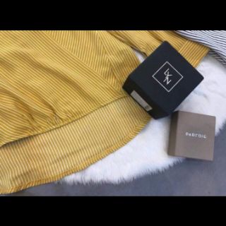 Sale Áo sơ mi cổ vạt chéo