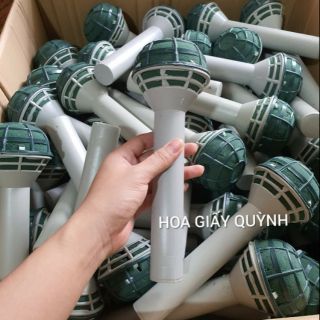 Cốt bó hoa cô dâu tay cầm hình trụ