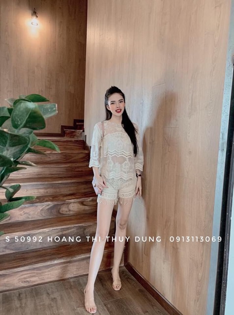 Set 2 món - áo ren boi tay lỡ thêu hoa + quần ren hoạ tiết ô vuông tua rua