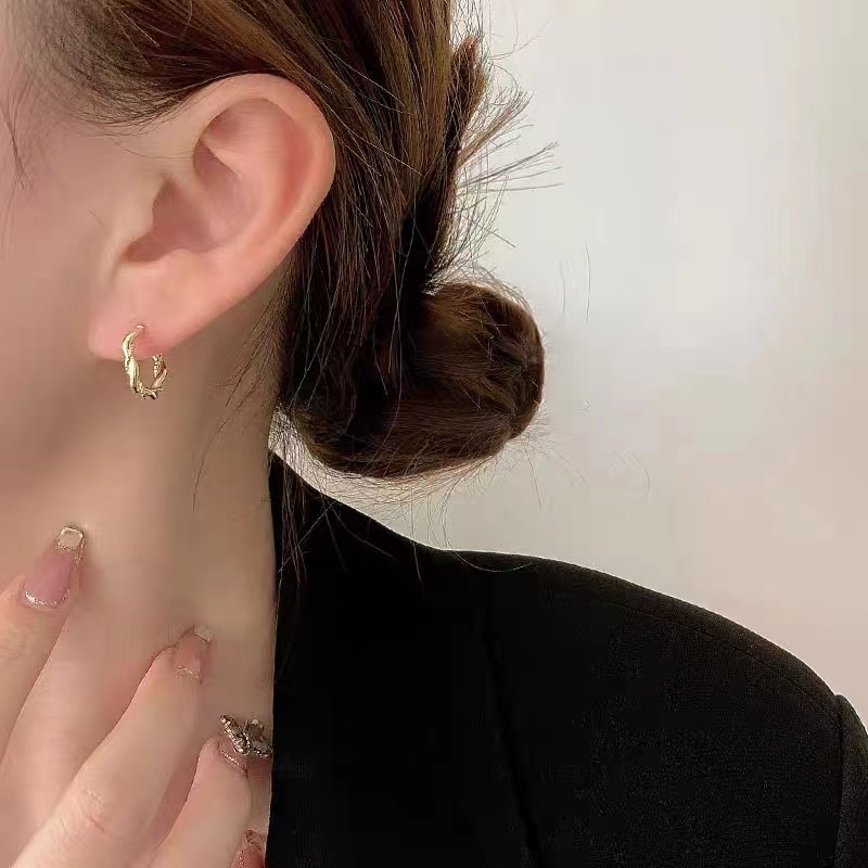 Set Ba Món Khuyên Tai Kim Loại Dáng Chữ c Phong Cách Đơn Giản Cá Tính