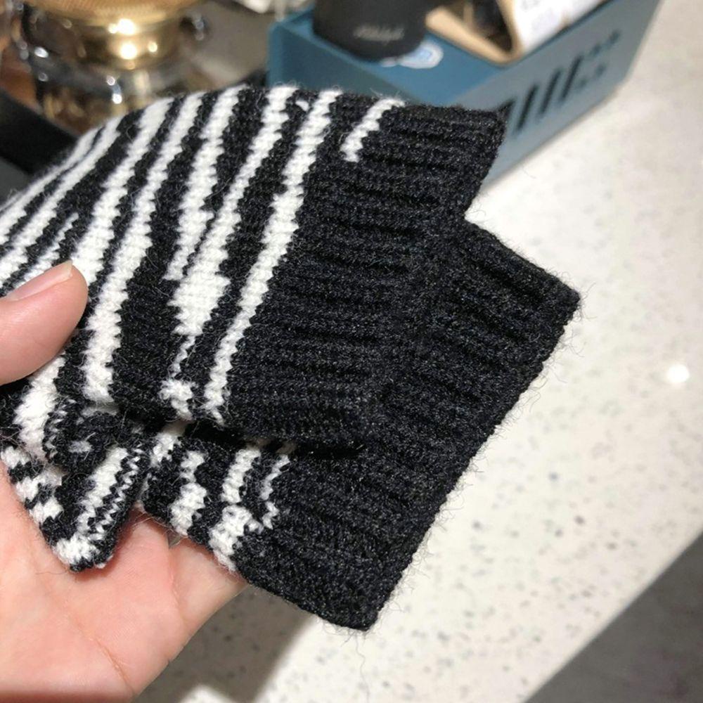 Găng Tay Hở Ngón Dày Dặn Ấm Áp Họa Tiết Kẻ Sọc Dành Cho Nữ