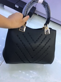 Túi công sở thêu chéo V size 22