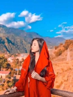 Váy boho đỏ kèm khăn đội